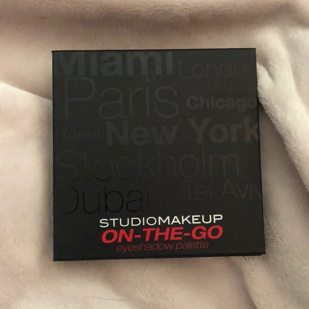 3/45$ Studio Make Up on the go eyeshadow palette